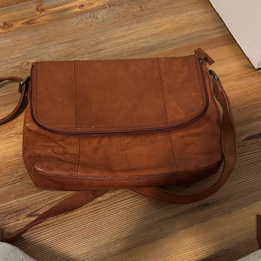 Chic Tan Leather Crossbody Bag